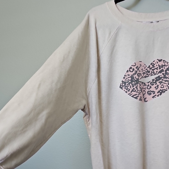 Wildfox Beige Casual Sweatshirt with Pink Leopard Lips Kiss Sweater top XXL - Picture 5 of 8